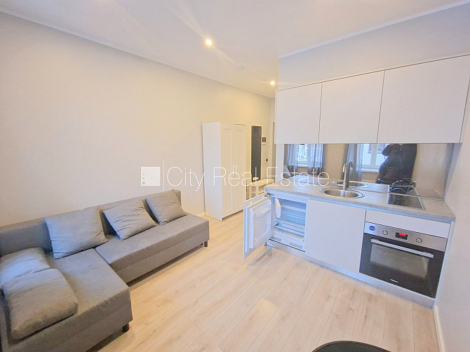 Фасадный дом, реновированный дом, вход с улицы, лестничная клетка после Рига - изображение 7