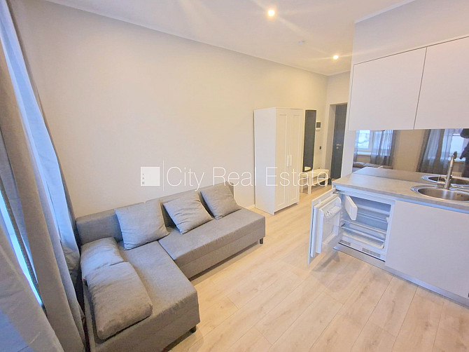 Фасадный дом, реновированный дом, вход с улицы, лестничная клетка после Рига - изображение 4