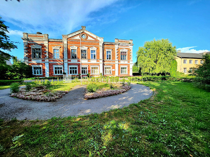 Благоустроенная озеленённая территория, места для нескольких машин, стоянка на Добеле и Добельский край - изображение 18