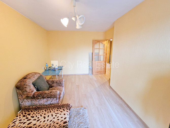 Земля в собственности, вход с улицы, лестничная клетка без ремонта, лоджия, окна Юрмала - изображение 15