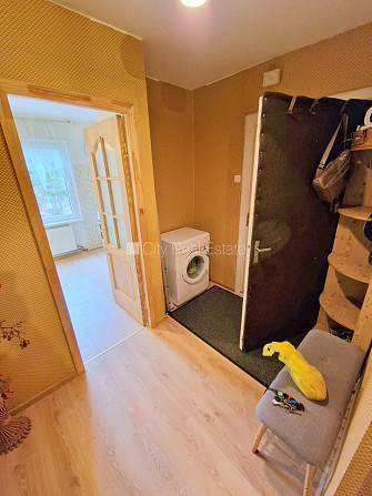 Земля в собственности, вход с улицы, лестничная клетка без ремонта, лоджия, окна Юрмала - изображение 10