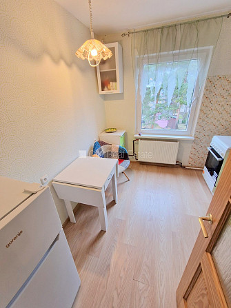 Земля в собственности, вход с улицы, лестничная клетка без ремонта, лоджия, окна Юрмала - изображение 9