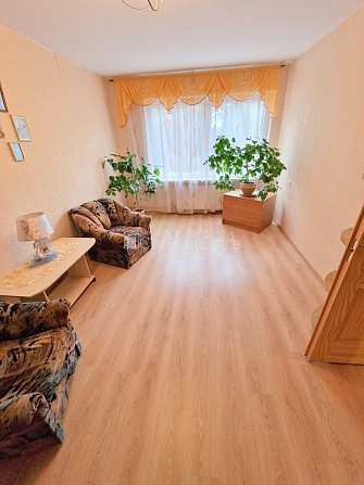 Земля в собственности, вход с улицы, лестничная клетка без ремонта, лоджия, окна Юрмала - изображение 4