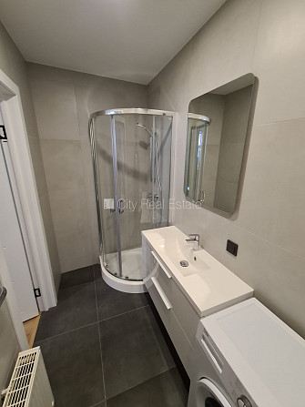 Фасадный дом, реновированный дом, закрытый двор, вход с улицы и со двора, лифт, Рига - изображение 8