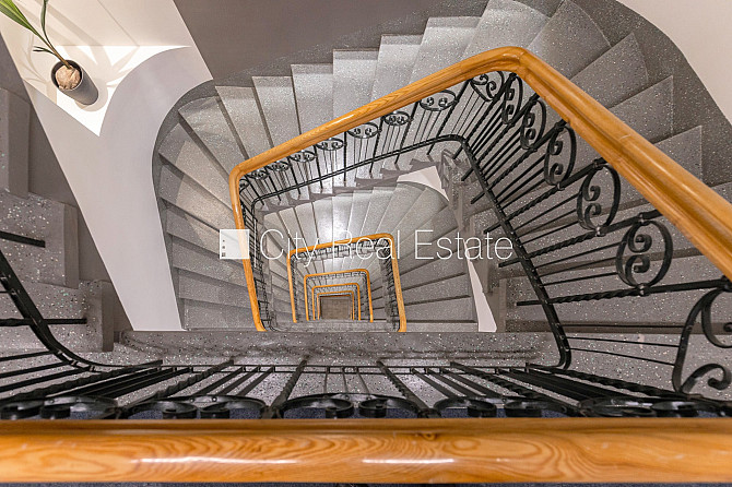 Фасадный дом, реновированный дом, закрытый двор, вход с улицы и со двора, лифт, Рига - изображение 11