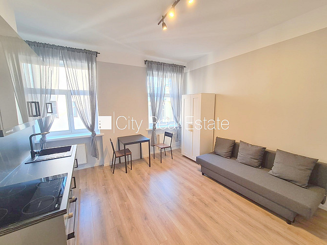 Здание во дворе, фасадный дом, закрытый двор, вход с улицы и со двора, лифт, Рига - изображение 2