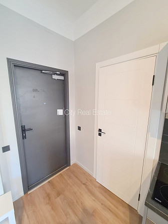 Здание во дворе, фасадный дом, закрытый двор, вход с улицы и со двора, лифт, Рига - изображение 14