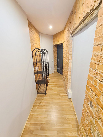 Здание во дворе, реновированный дом, закрытый двор, вход с улицы и со двора, Рига - изображение 5