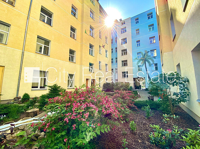 Здание во дворе, реновированный дом, закрытый двор, вход с улицы и со двора, Рига - изображение 8