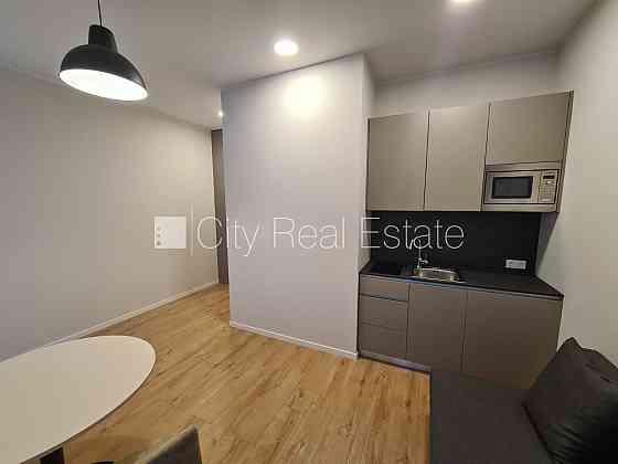 Здание во дворе, реновированный дом, закрытый двор, вход со двора, лифт, Рига