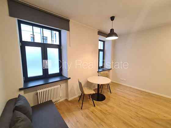 Здание во дворе, реновированный дом, закрытый двор, вход со двора, лифт, Рига