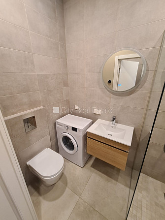 Здание во дворе, реновированный дом, закрытый двор, вход со двора, лифт, Рига - изображение 11