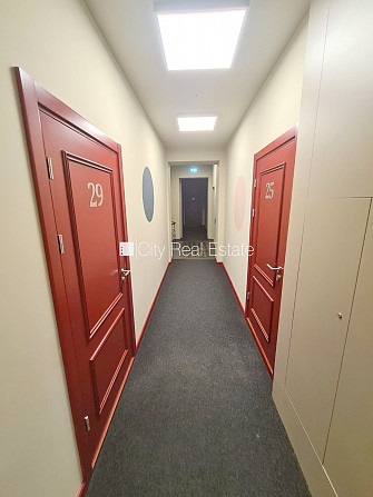 Здание во дворе, реновированный дом, закрытый двор, вход со двора, лифт, Рига - изображение 17