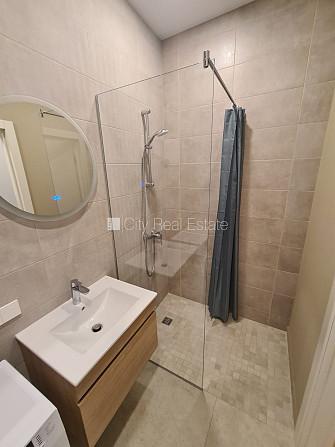 Здание во дворе, реновированный дом, закрытый двор, вход со двора, лифт, Рига - изображение 13