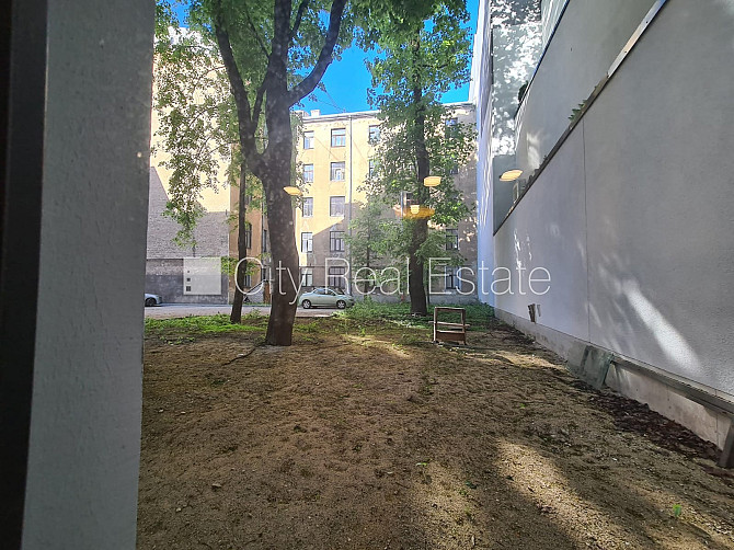 Здание во дворе, реновированный дом, закрытый двор, вход со двора, лифт, Рига - изображение 8