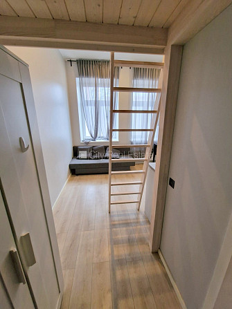 Фасадный дом, реновированный дом, вход с улицы, лестничная клетка после Рига - изображение 7