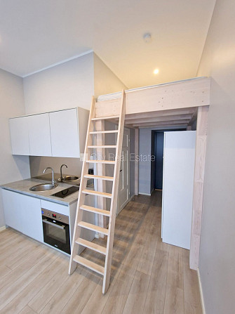 Фасадный дом, реновированный дом, вход с улицы, лестничная клетка после Рига - изображение 3