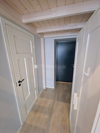 Фасадный дом, реновированный дом, вход с улицы, лестничная клетка после Рига - изображение 11