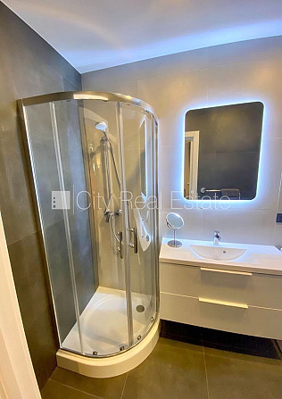 Фасадный дом, реновированный дом, закрытый двор, вход с улицы и со двора, лифт, Рига - изображение 5