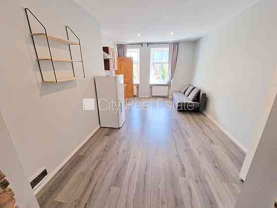 Фасадный дом, реновированный дом, благоустроенный озеленённый двор, закрытый Рига