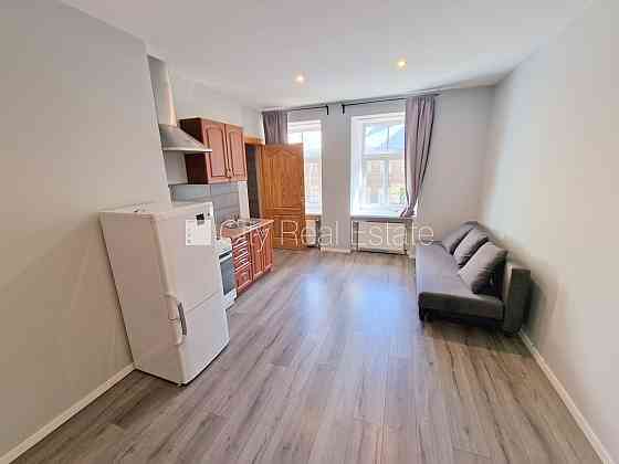 Фасадный дом, реновированный дом, благоустроенный озеленённый двор, закрытый Рига