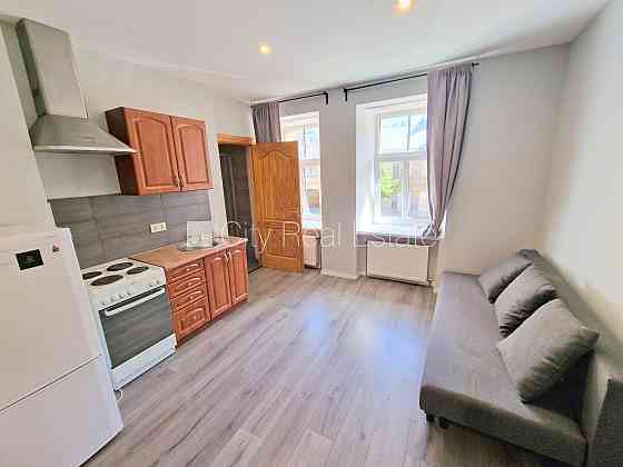 Фасадный дом, реновированный дом, благоустроенный озеленённый двор, закрытый Рига