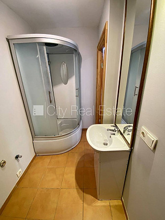 Фасадный дом, реновированный дом, благоустроенный озеленённый двор, закрытый Рига - изображение 10