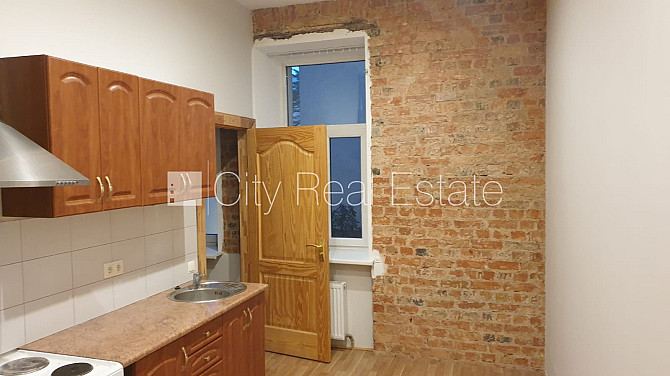 Fasādes māja, renovēta māja, labiekārtota apzaļumota teritorija, slēgts pagalms, ieeja no Rīga - foto 14