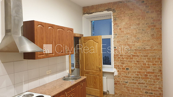 Fasādes māja, renovēta māja, labiekārtota apzaļumota teritorija, slēgts pagalms, ieeja no Rīga - foto 16