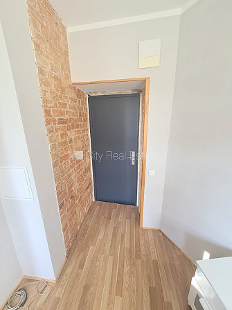 Pagalma ēka, renovēta māja, slēgts pagalms, ieeja no ielas un pagalma, kāpņu telpa pēc Rīga - foto 10