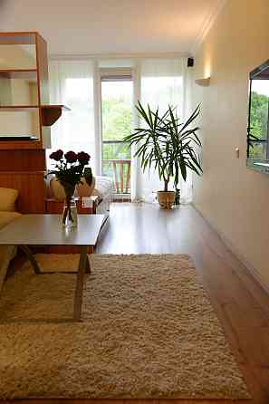 Новостройка, фасадный дом, благоустроенная озеленённая территория, Рига