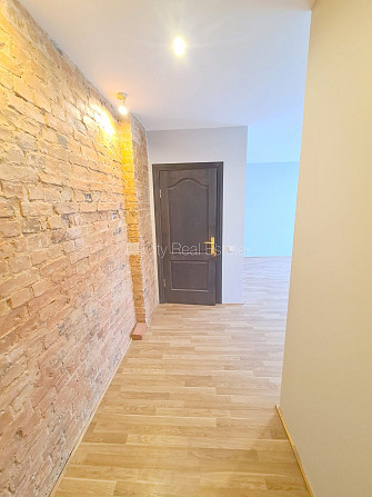 Pagalma ēka, renovēta māja, slēgts pagalms, ieeja no ielas un pagalma, kāpņu telpa pēc Rīga - foto 10