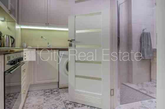 Фасадный дом, вход со двора, окна выходят во двор, изолированные комнаты 1 шт., Rīga