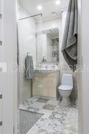 Fasādes māja, ieeja no pagalma, logi vērsti uz pagalma pusi, istabas izolētas 1 gab., Rīga - foto 7