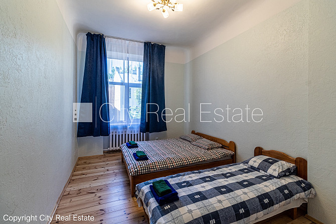 Fasādes māja, labiekārtots apzaļumots pagalms, slēgts pagalms, ieeja no ielas, logi vērsti Rīga - foto 3