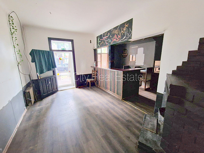 Фасадный дом, реновированный дом, вход с улицы, окна выходят на улицу, система Рига - изображение 2