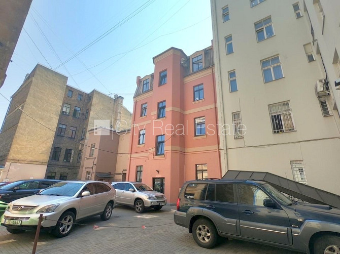 Fasādes māja, renovēta māja, ieeja no ielas un pagalma, kāpņu telpa pēc kosmētiskā Rīga - foto 14