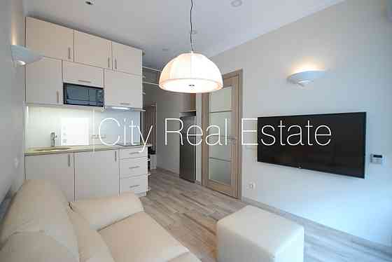 Новостройка, благоустроенная озеленённая территория, закрытый двор, территория Rīga