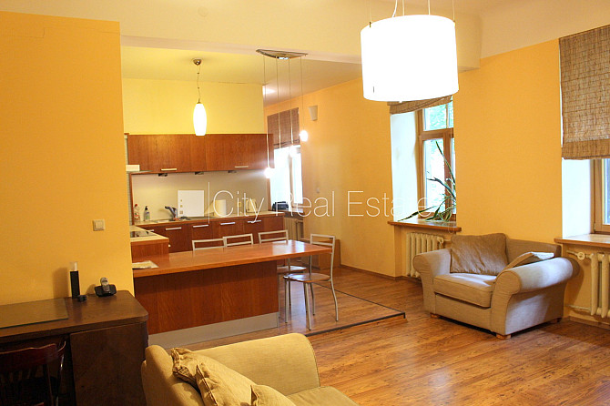 Pagalma māja, vieta automašīnai, guļamistabu skaits 1 gab., viena istaba izolēta, studio tipa, Rīga - foto 1