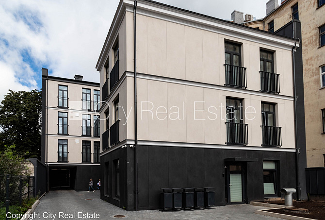 Jaunceltne, pagalma ēka, iespēja nomāt autostāvvietu, pagalmā bērnu spēļu laukums, ir Rīga - foto 20