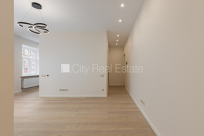 Fasādes māja, renovēta māja, labiekārtots apzaļumots pagalms, slēgts pagalms, iespēja Rīga - foto 12