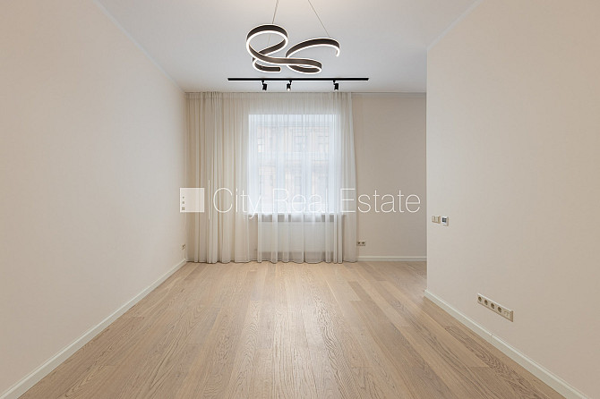 Fasādes māja, renovēta māja, labiekārtots apzaļumots pagalms, slēgts pagalms, iespēja Rīga - foto 10