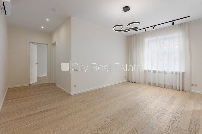 Fasādes māja, renovēta māja, labiekārtots apzaļumots pagalms, slēgts pagalms, iespēja Rīga - foto 11