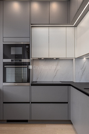 Fasādes māja, renovēta māja, labiekārtots apzaļumots pagalms, slēgts pagalms, iespēja Rīga - foto 4