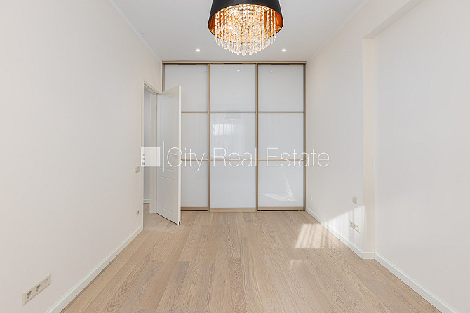 Фасадный дом, реновированный дом, благоустроенный озеленённый двор, закрытый Рига - изображение 14