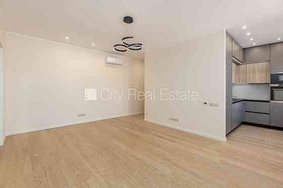 Фасадный дом, реновированный дом, благоустроенный озеленённый двор, закрытый Рига