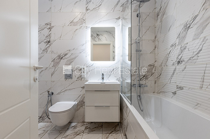 Fasādes māja, renovēta māja, labiekārtots apzaļumots pagalms, slēgts pagalms, iespēja Rīga - foto 15