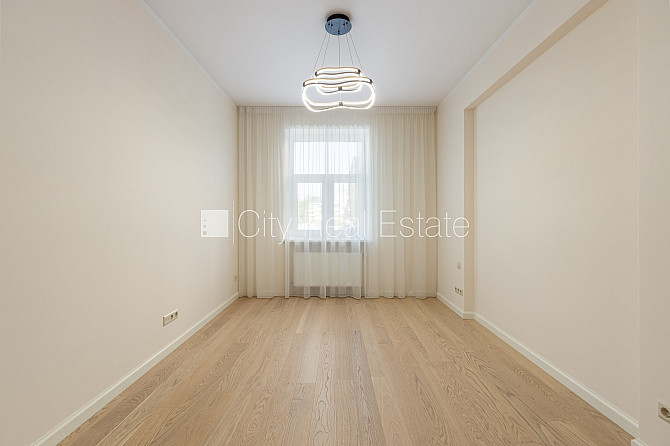 Fasādes māja, renovēta māja, labiekārtots apzaļumots pagalms, slēgts pagalms, iespēja Rīga - foto 11