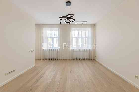 Фасадный дом, реновированный дом, благоустроенный озеленённый двор, закрытый Рига