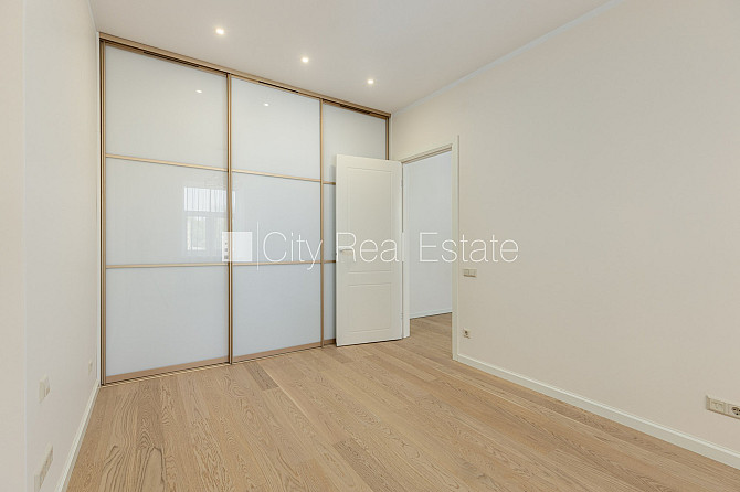 Fasādes māja, renovēta māja, labiekārtots apzaļumots pagalms, slēgts pagalms, iespēja Rīga - foto 12